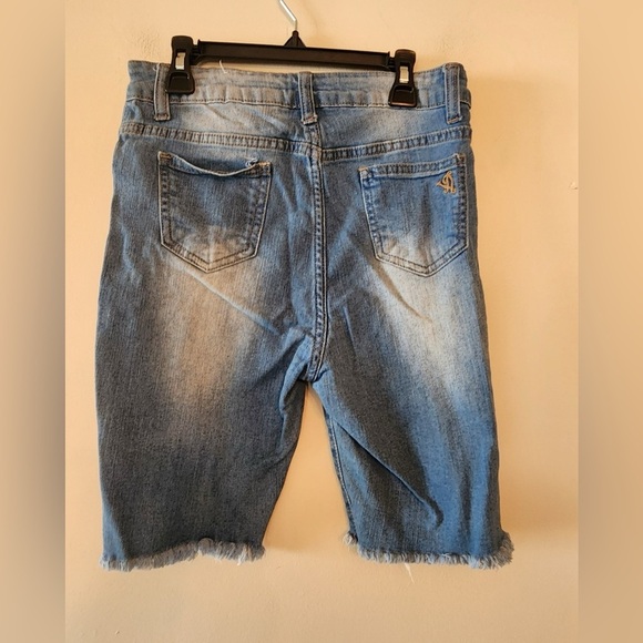 Vip jean Distressed cut off shorts size womens 5/6 - Picture 2 of 3